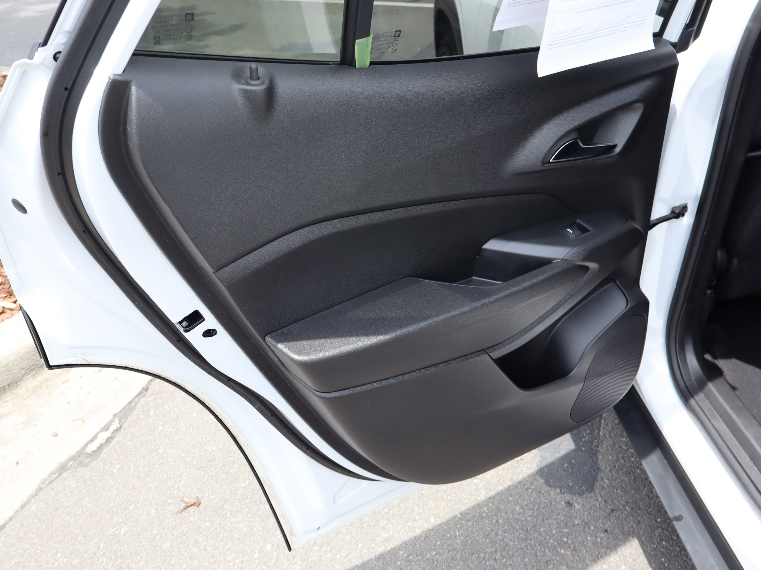 Certified 2024 Chevrolet Trax RS w/ Sunroof Package FWD image 32