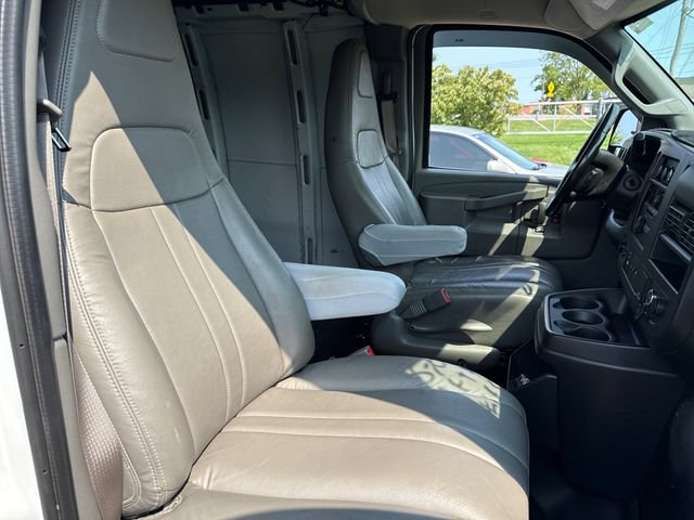 Used 2018 Chevrolet Express 3500 Extended w/ Driver Convenience Package RWD image 13