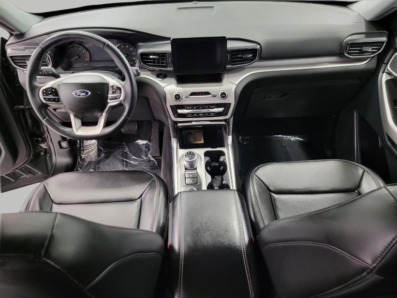 Used 2023 Ford Explorer XLT w/ Equipment Group 202A image 4