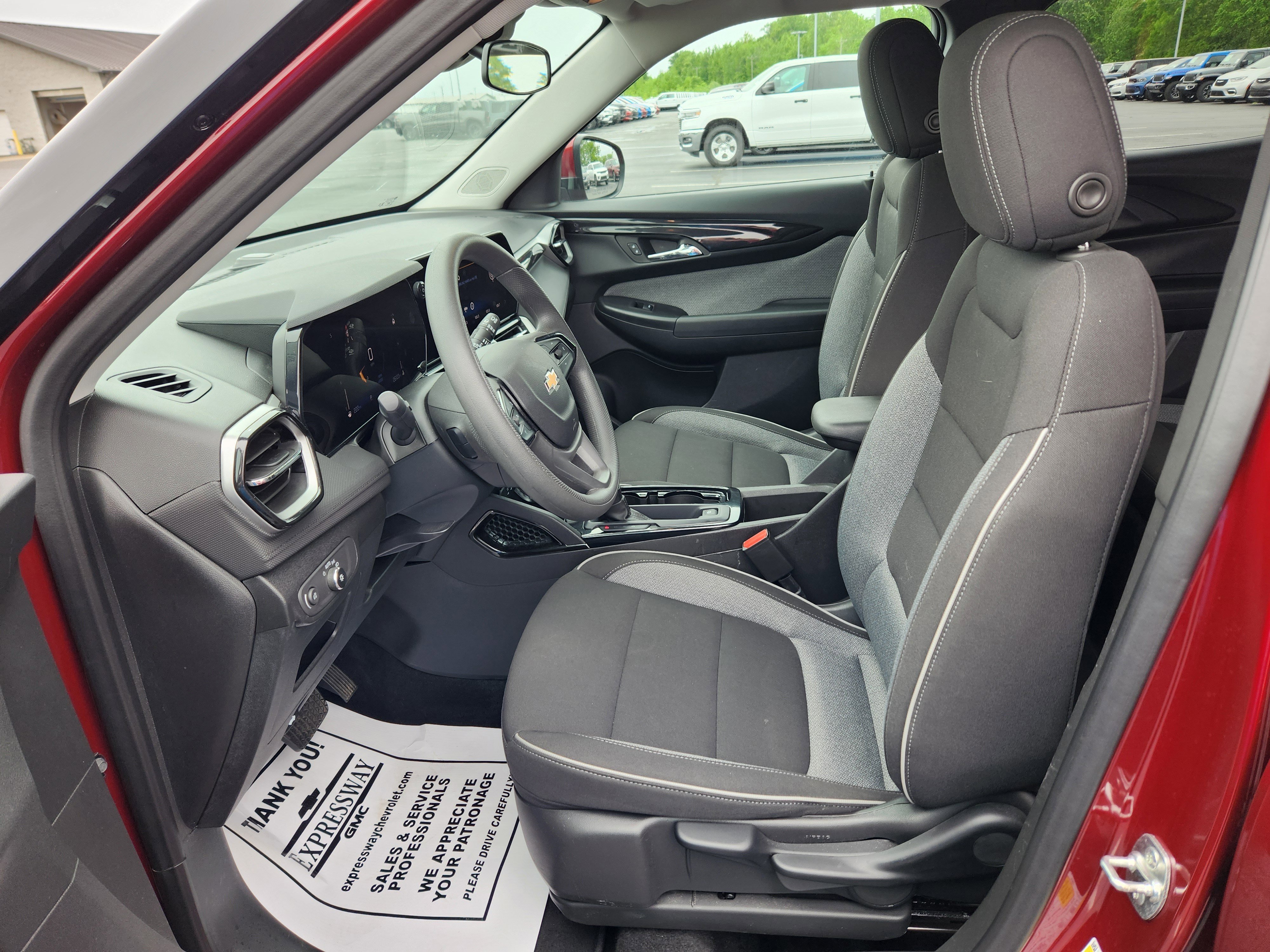 Used 2025 Chevrolet TrailBlazer LT FWD image 12