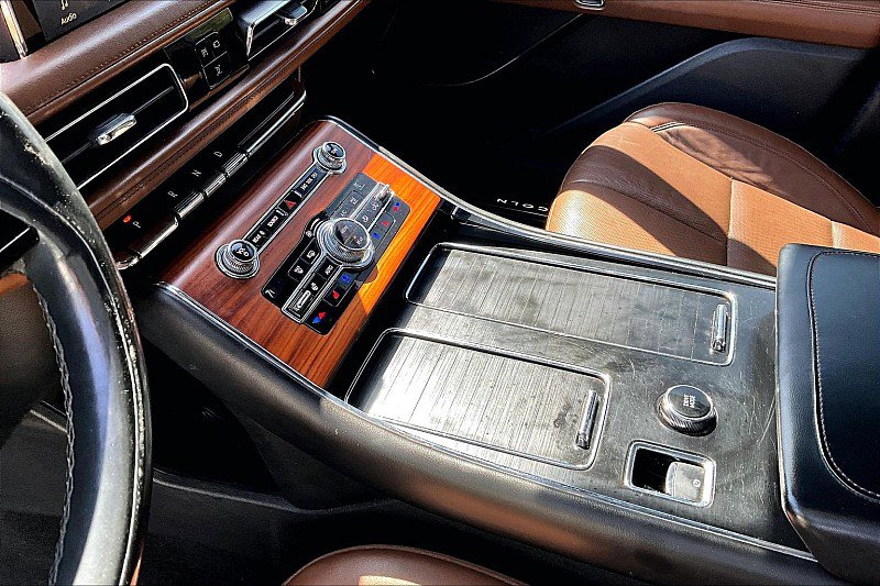 Used 2020 Lincoln Aviator Reserve w/ Equipment Group 201A image 14