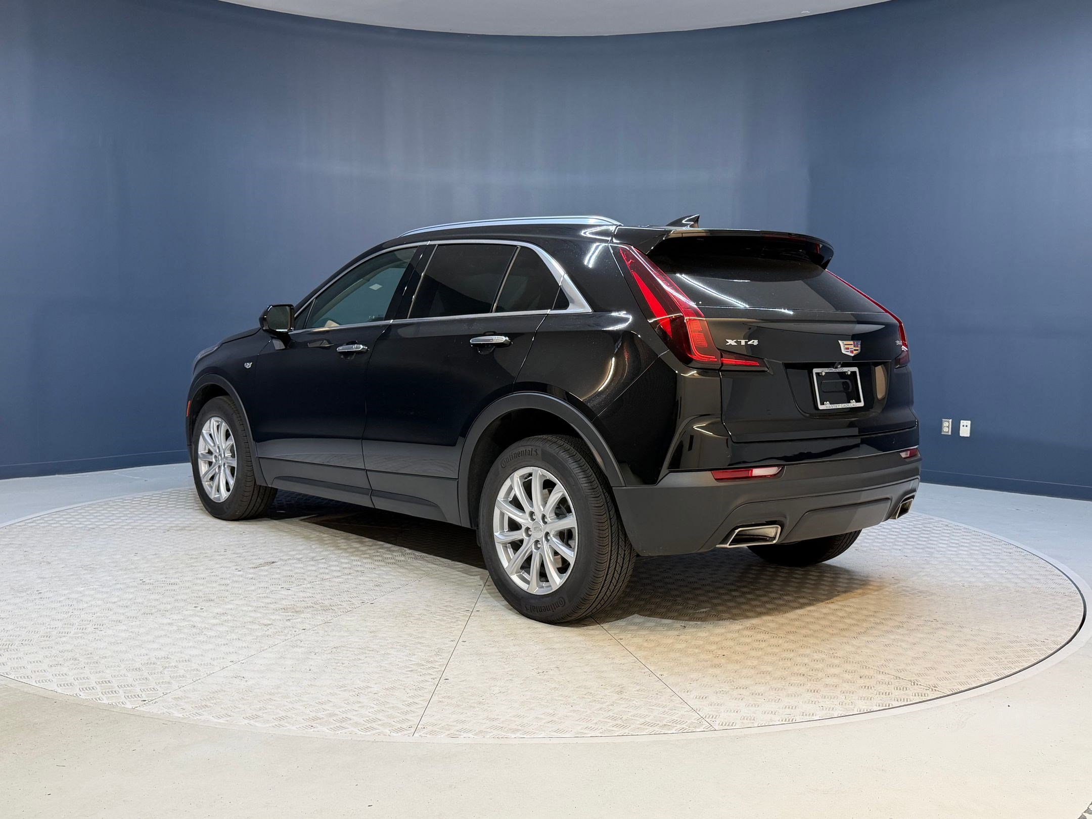 Used 2023 Cadillac XT4 Luxury FWD image 3