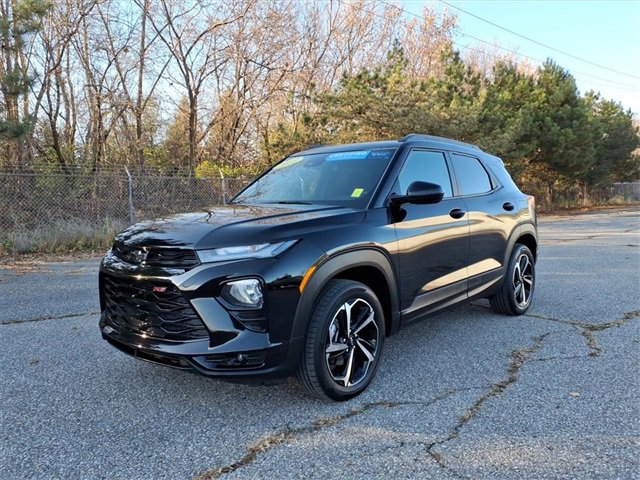 Used 2023 Chevrolet TrailBlazer RS w/ Sun and Liftgate Package image 3