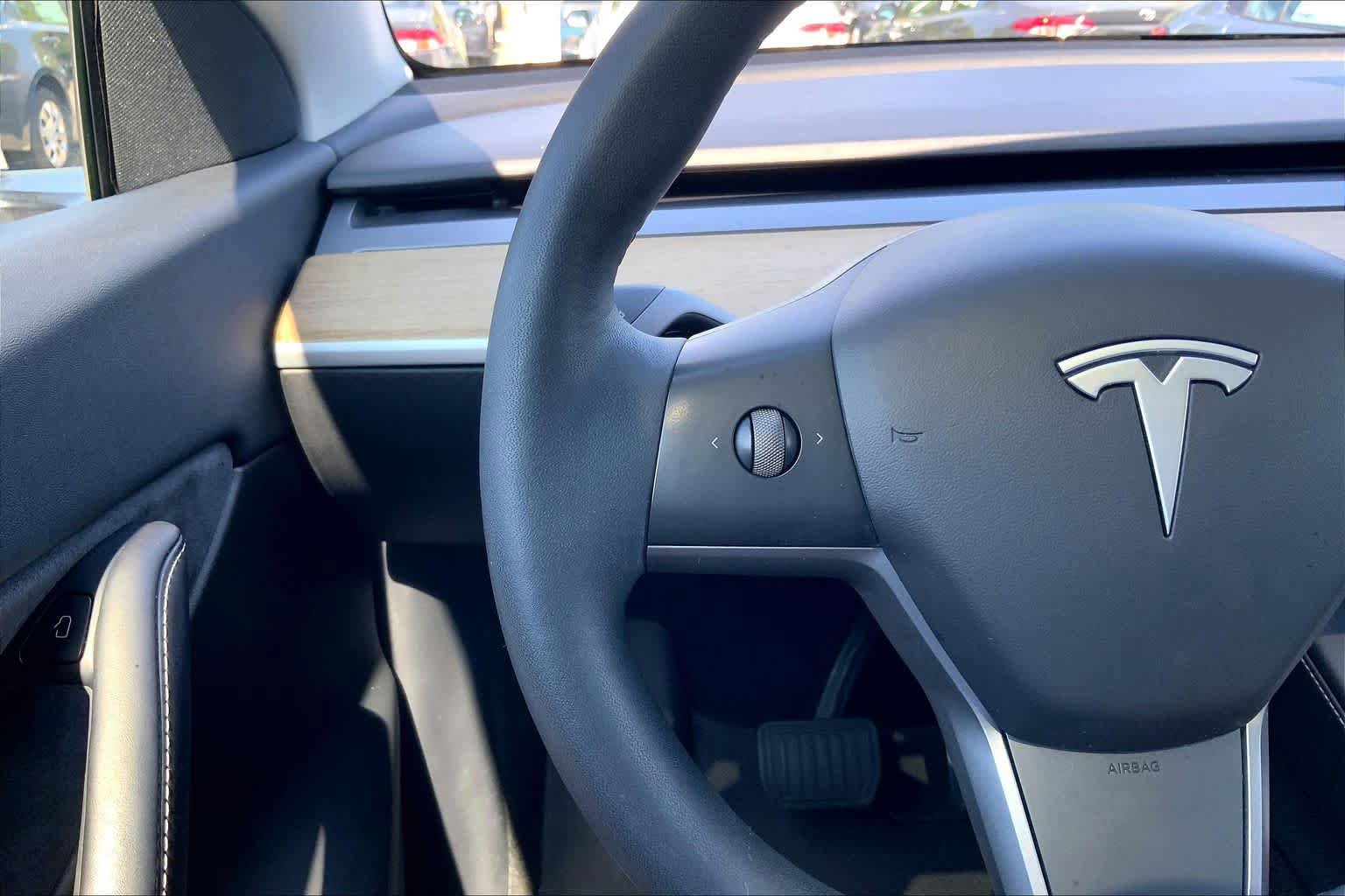 Used 2021 Tesla Model Y Long Range AWD/4WD image 23