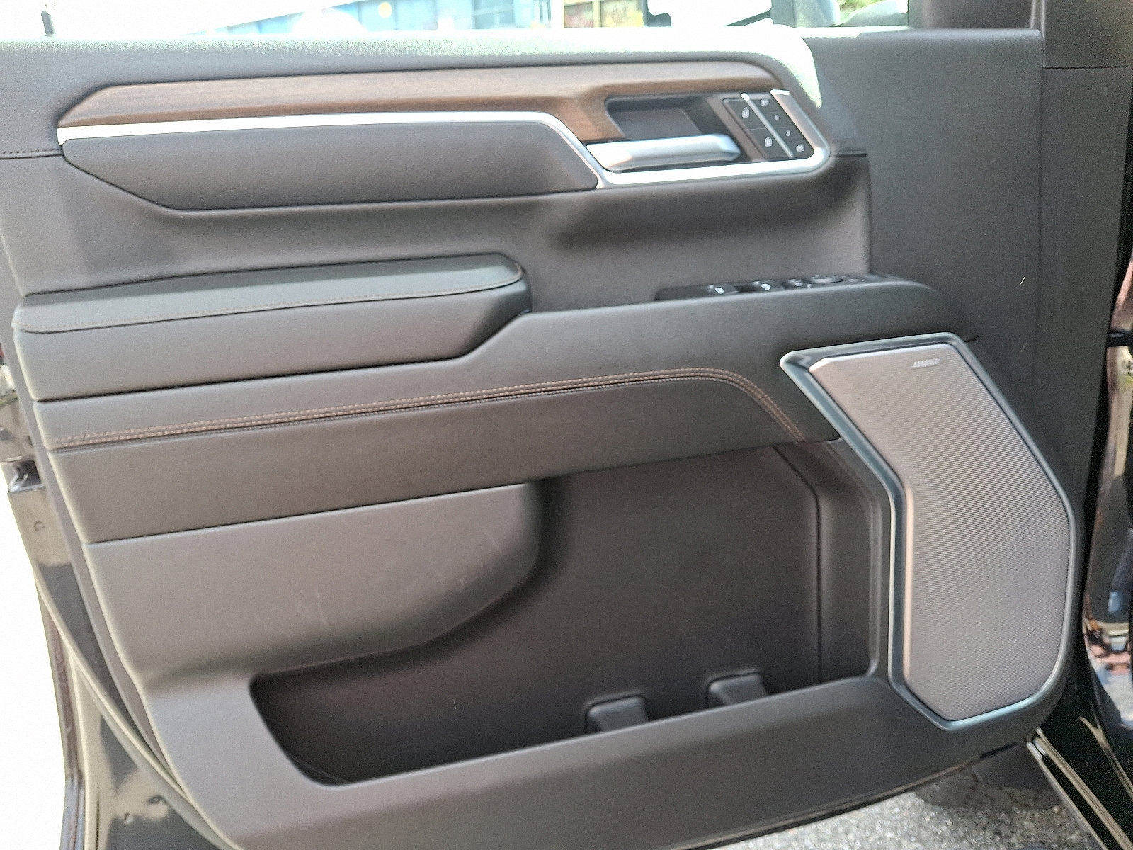 Used 2024 Chevrolet Silverado 2500 High Country image 12