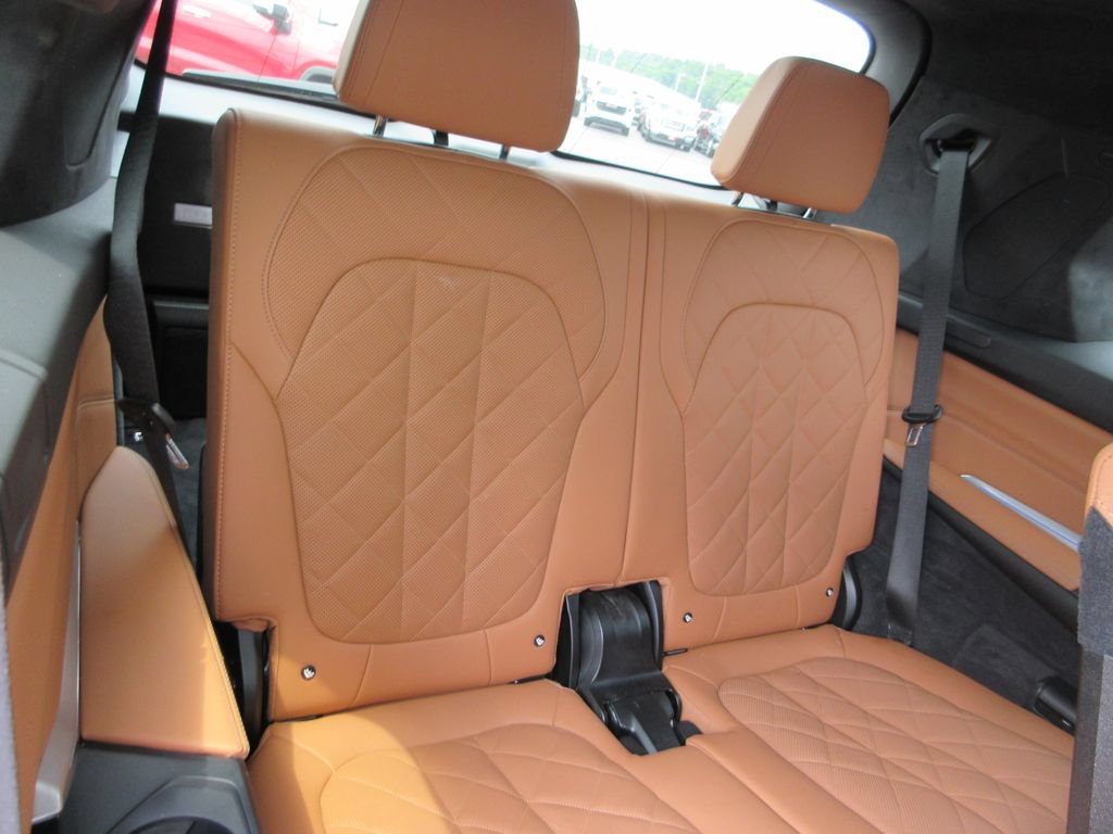 Used 2023 BMW X7 xDrive40i w/ Executive Package AWD/4WD image 25