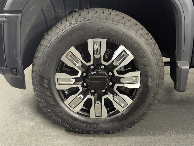 Used 2025 GMC Sierra 2500 Denali w/ Technology Package AWD/4WD image 11