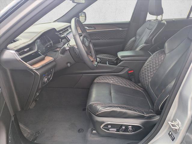 Used 2022 Jeep Grand Cherokee Summit w/ Advanced Protech Group IV AWD/4WD image 16