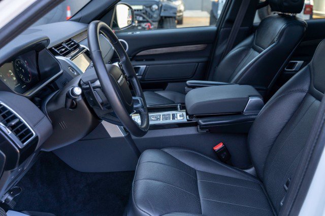 Used 2020 Land Rover Discovery HSE image 14