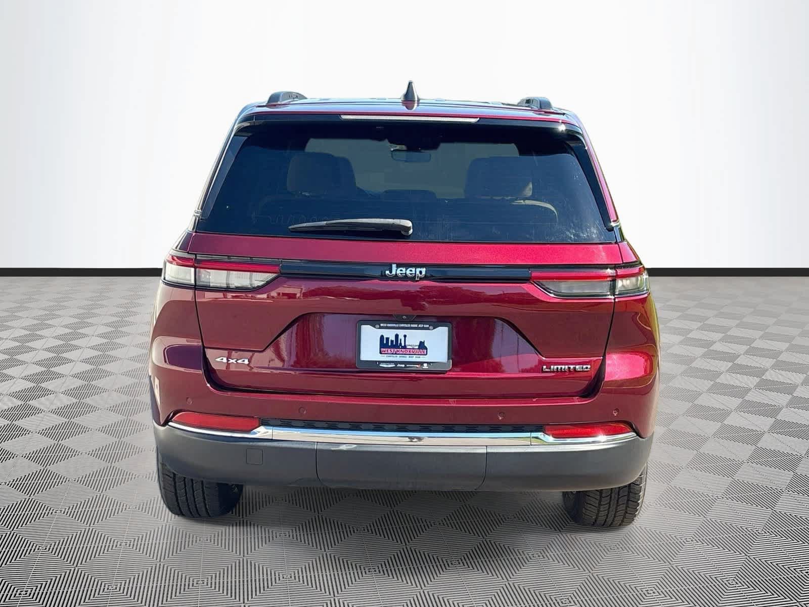 Used 2023 Jeep Grand Cherokee Limited w/ Trailer Tow Prep Group (B) AWD/4WD image 6
