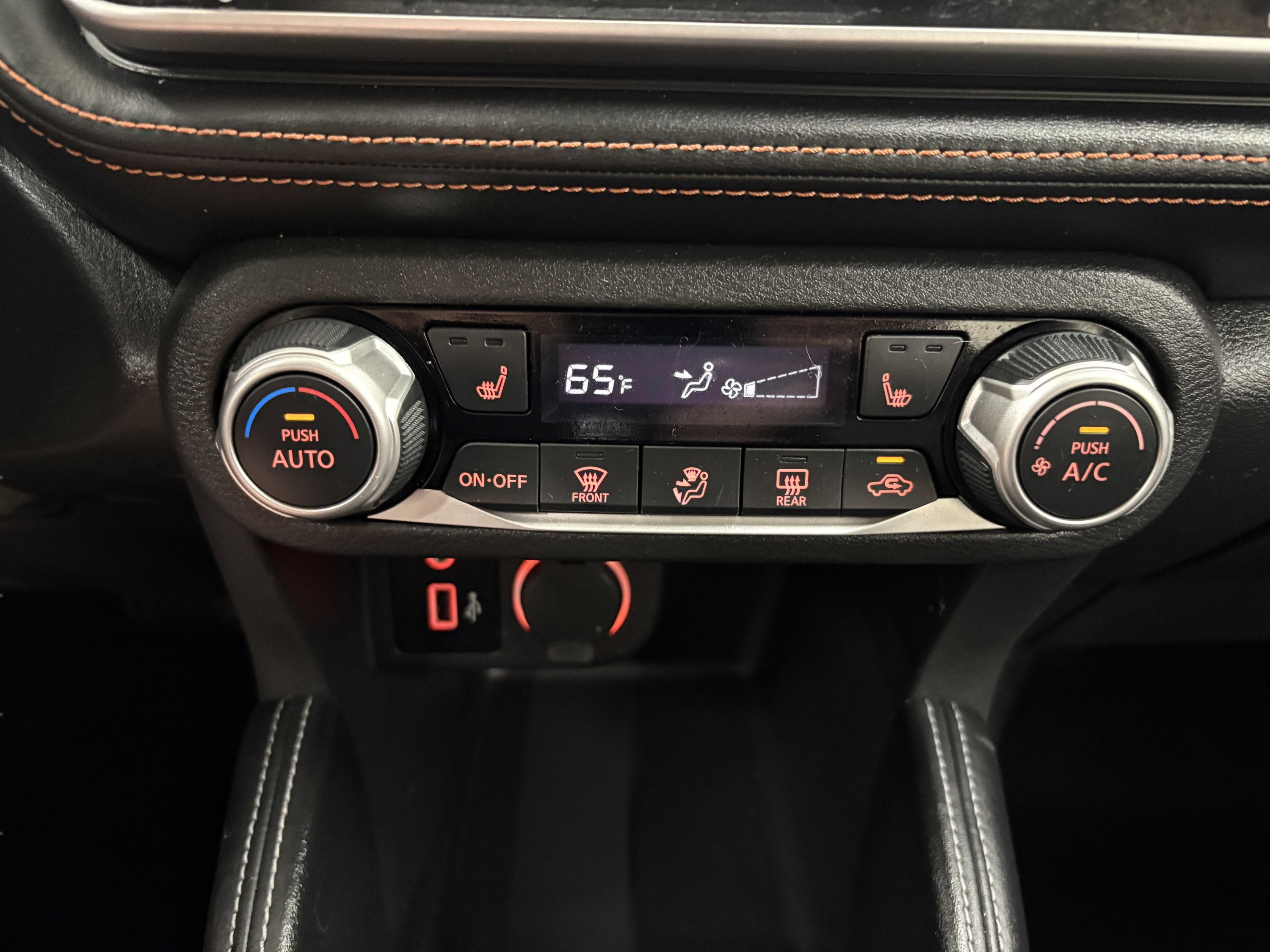 Used 2020 Nissan Kicks SR w/ SR Premium Package FWD image 16