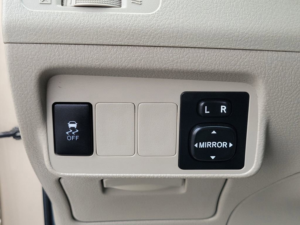 Used 2013 Toyota Corolla LE image 23