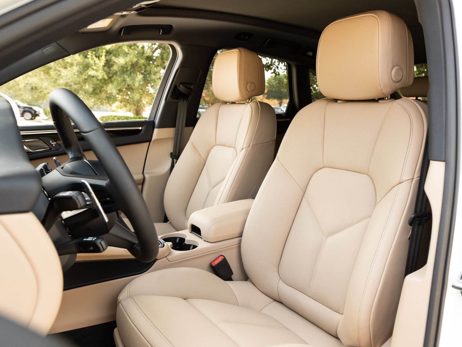 New 2026 Porsche Macan AWD/4WD image 5