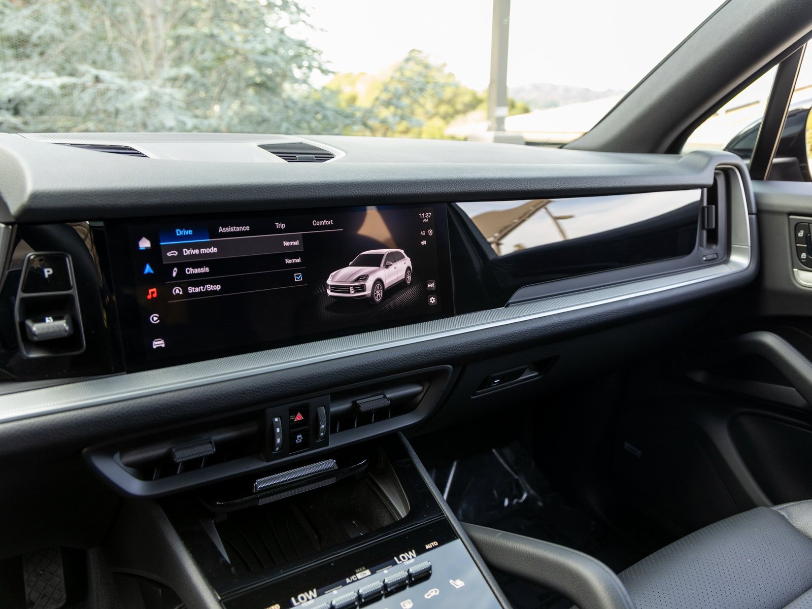 Certified 2025 Porsche Cayenne image 35