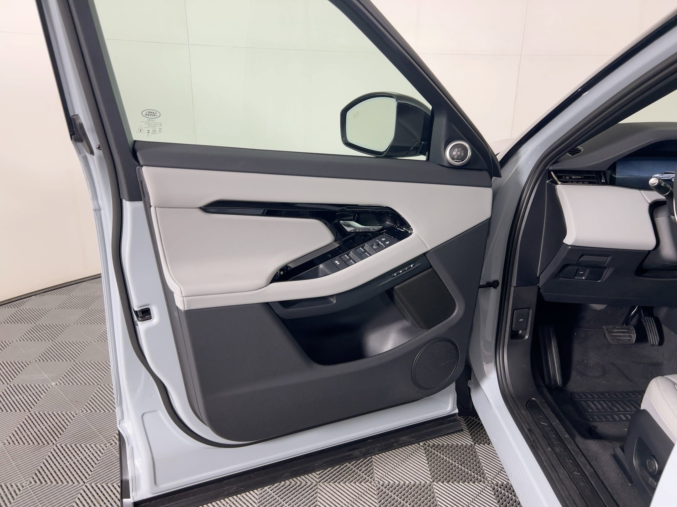 New 2026 Land Rover Range Rover Evoque S image 19