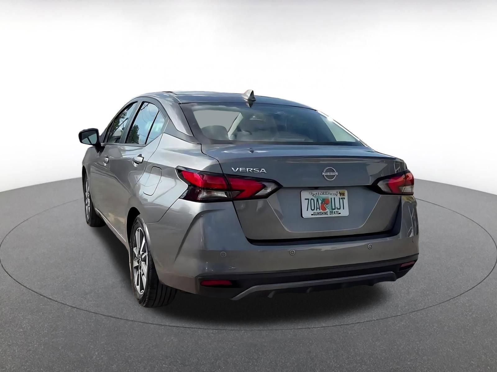 Used 2025 Nissan Versa SV FWD image 11
