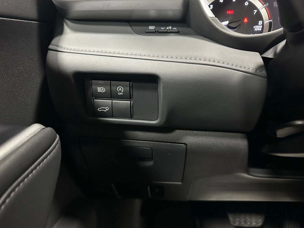 Used 2025 Toyota Highlander XLE image 17