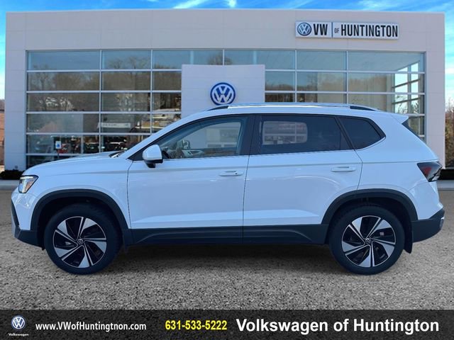 Certified 2025 Volkswagen Taos SE w/ Panoramic Sunroof Package image 5