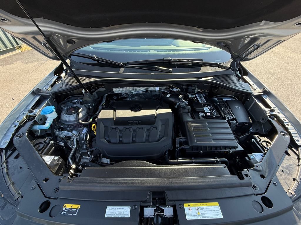 Used 2023 Volkswagen Tiguan SE w/ Panoramic Sunroof Package FWD image 28