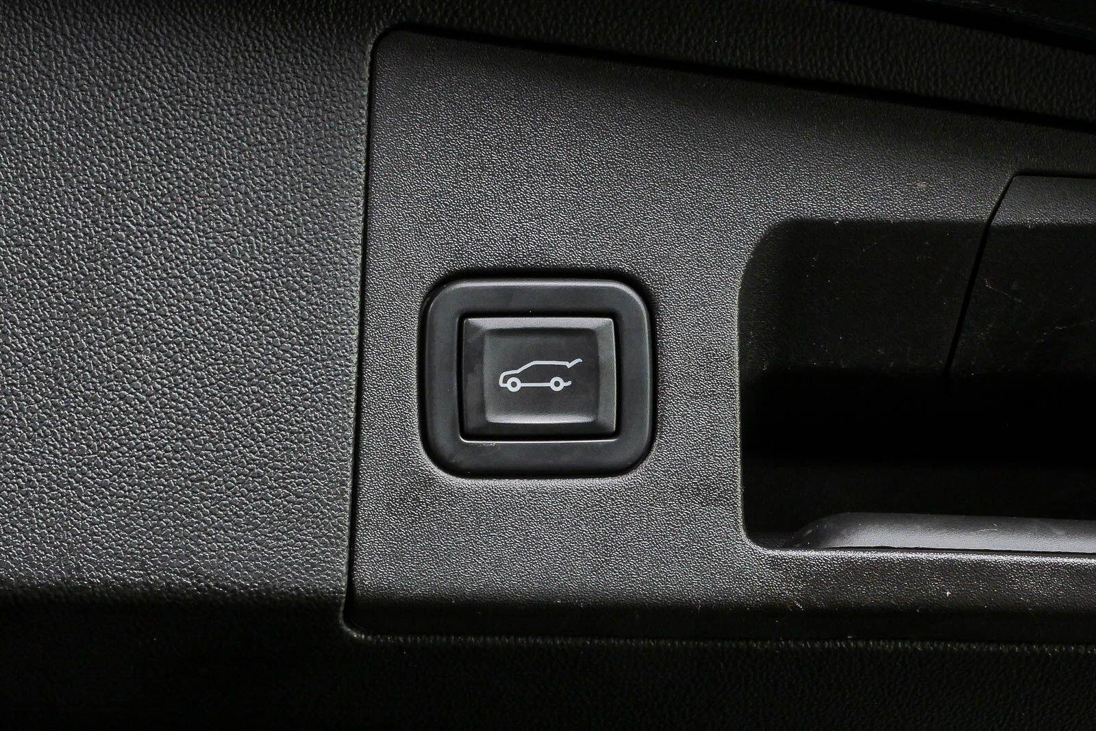 Certified 2023 Cadillac XT5 Premium Luxury w/ Technology Package FWD image 32