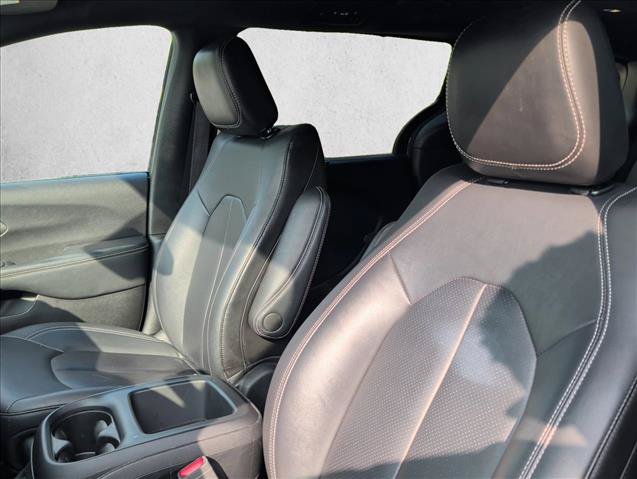 Used 2025 Chrysler Pacifica Select FWD image 11