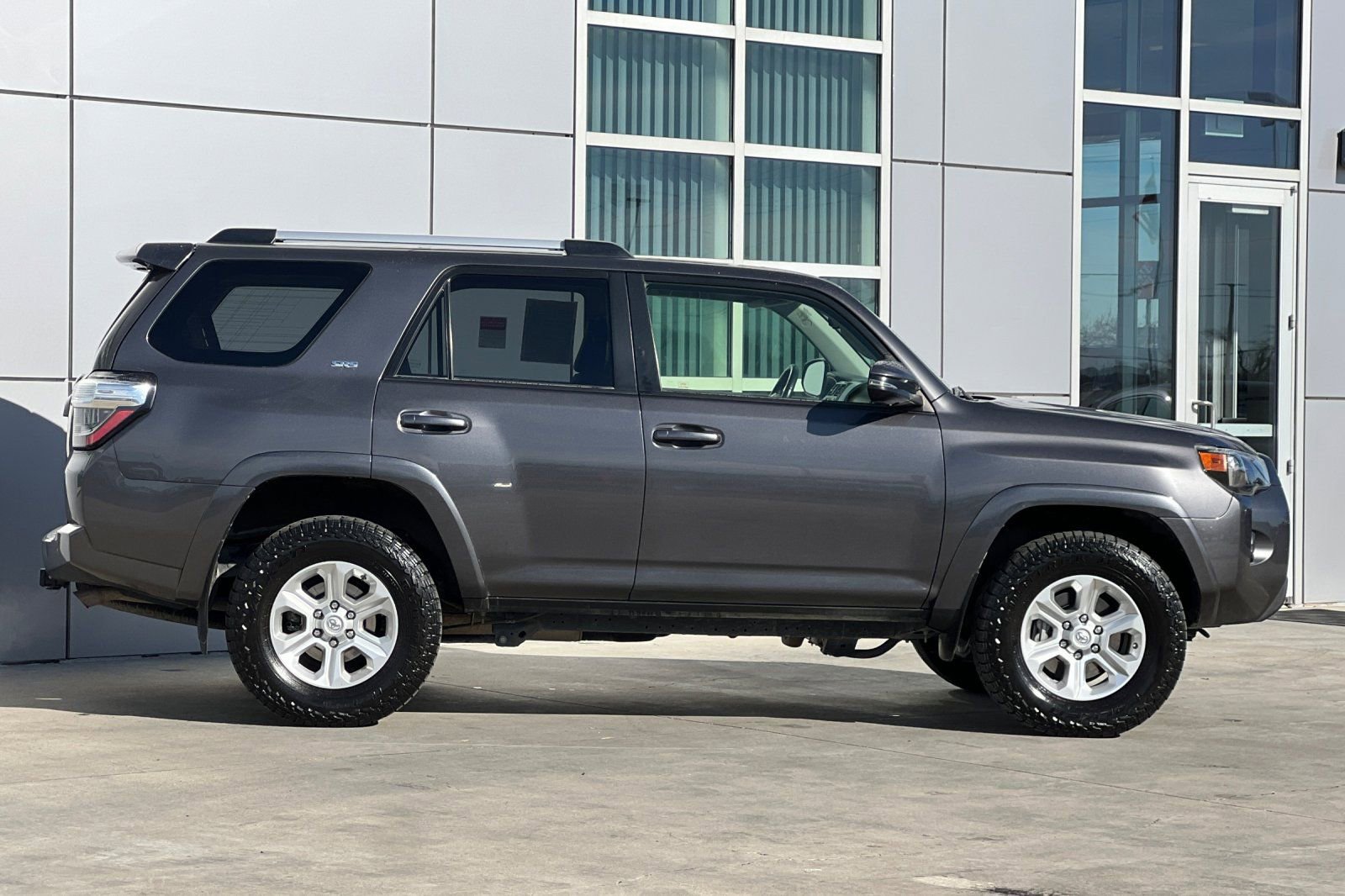 Used 2019 Toyota 4Runner SR5 Premium image 3