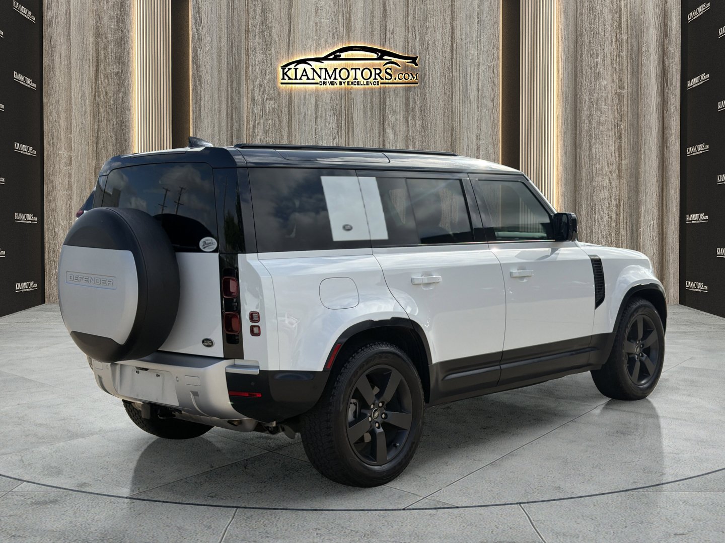 Used 2022 Land Rover Defender 110 S AWD/4WD image 7