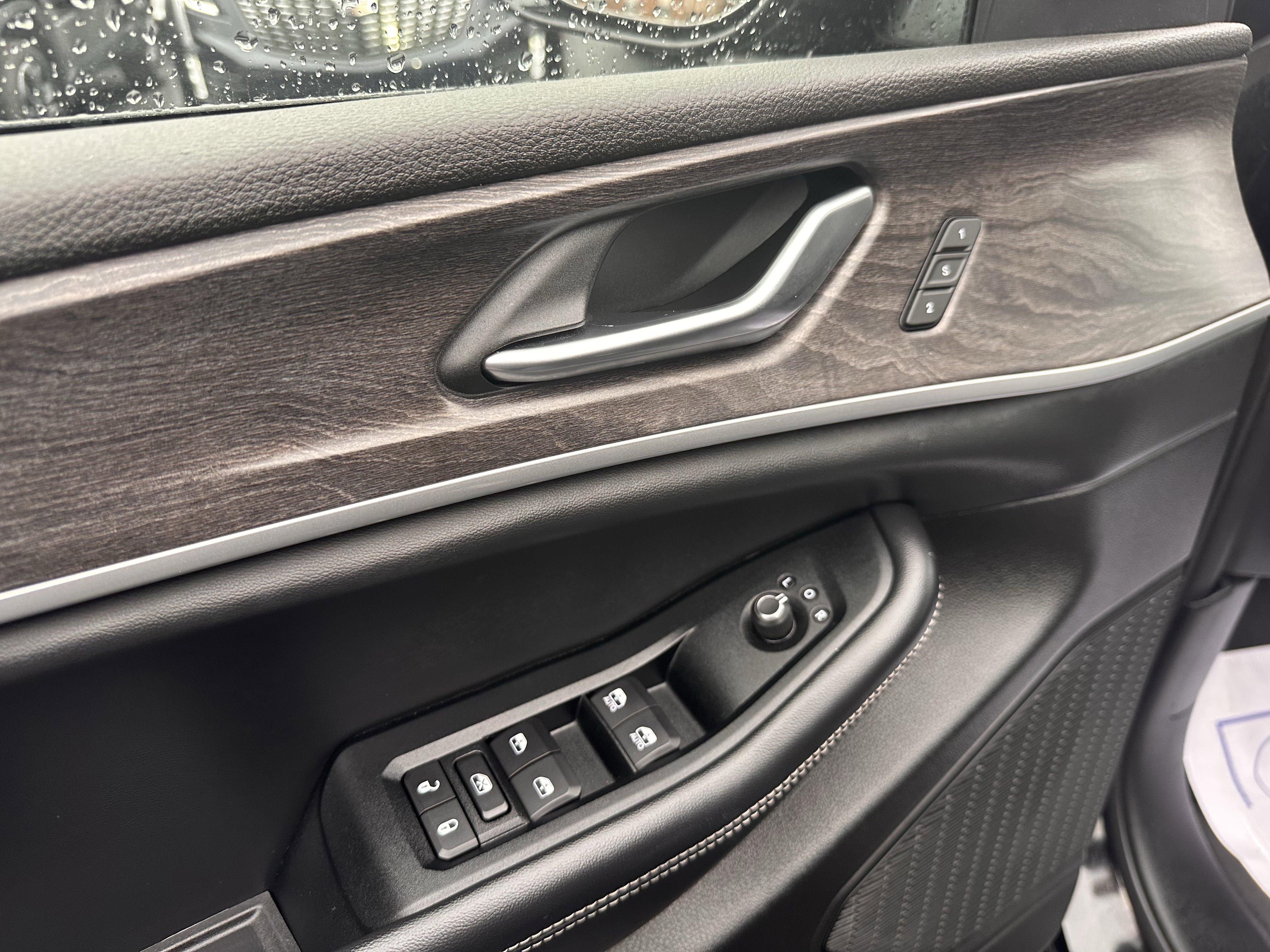 Used 2023 Jeep Grand Cherokee Limited w/ Luxury Tech Group II image 5