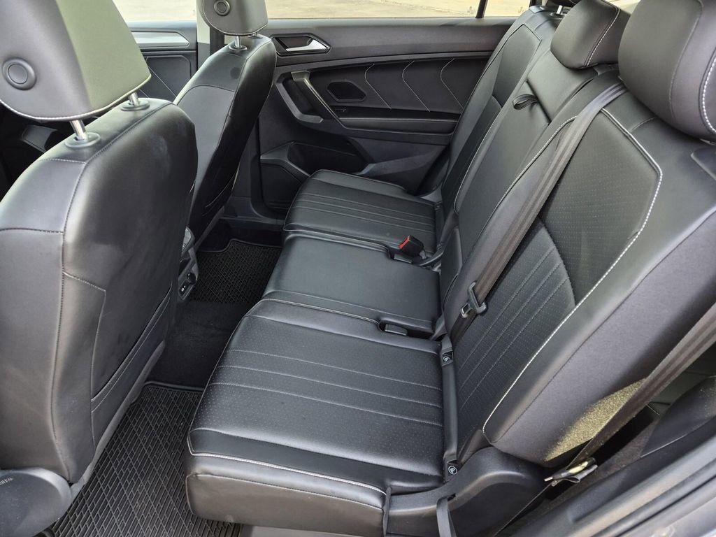 Used 2022 Volkswagen Tiguan SE w/ Panoramic Sunroof Package image 27