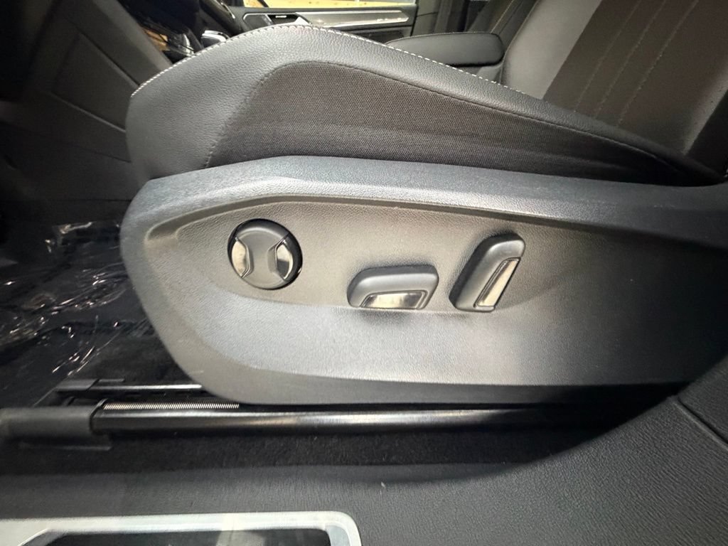 Used 2022 Volkswagen Tiguan SE R-Line AWD/4WD image 26