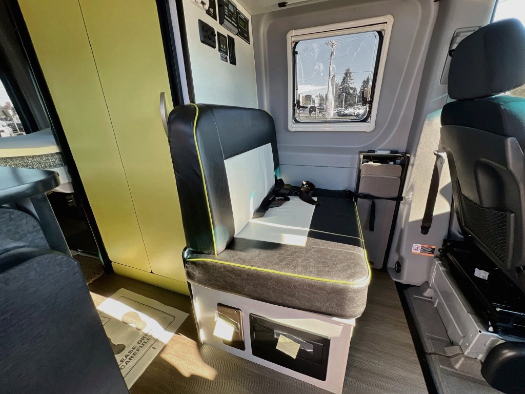 Used 2018 Mercedes-Benz Sprinter 2500 image 25