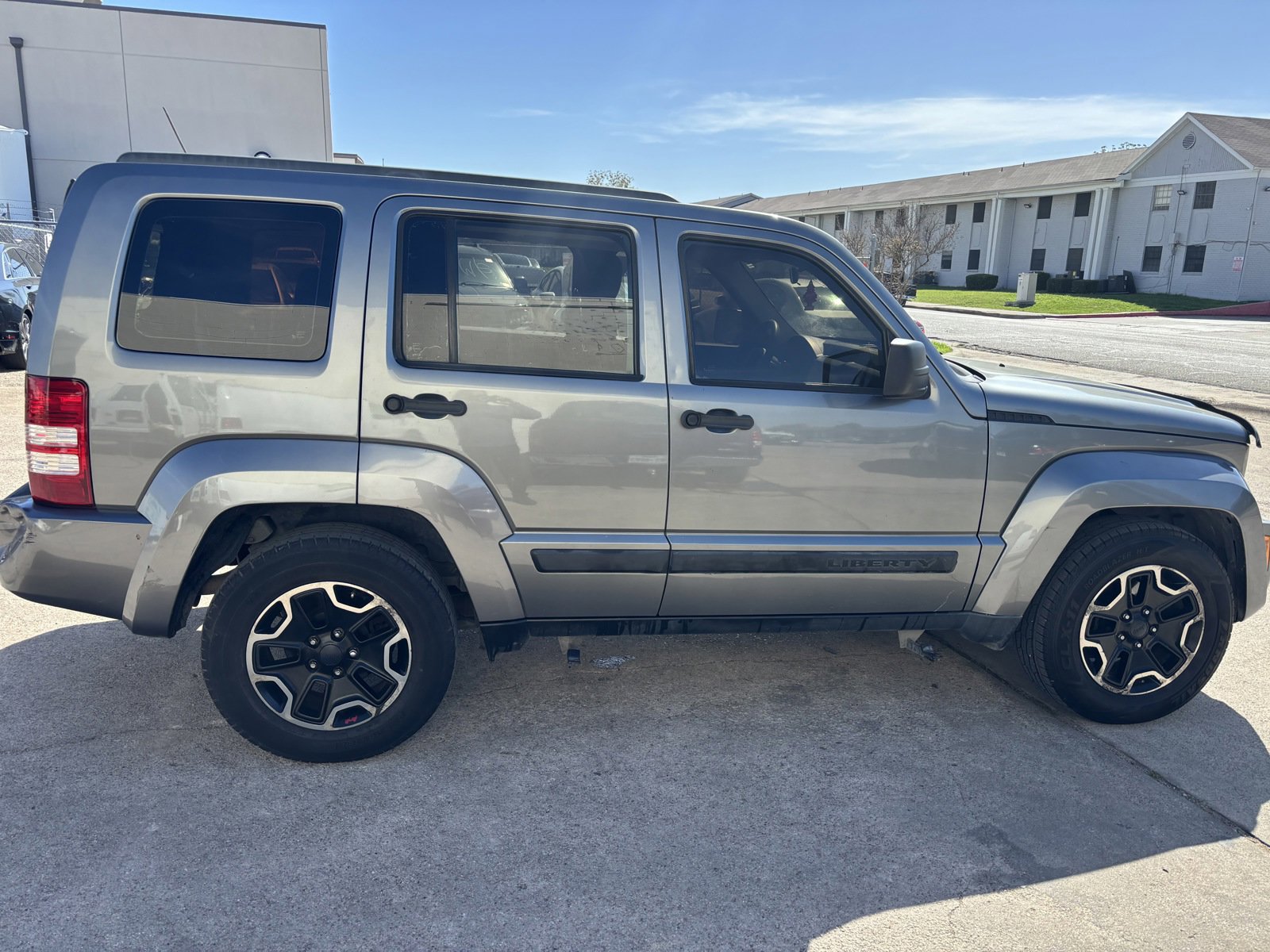Used 2012 Jeep Liberty Sport image 8