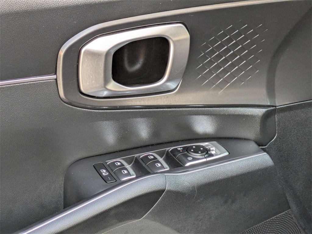 Used 2024 Kia Sorento S image 13