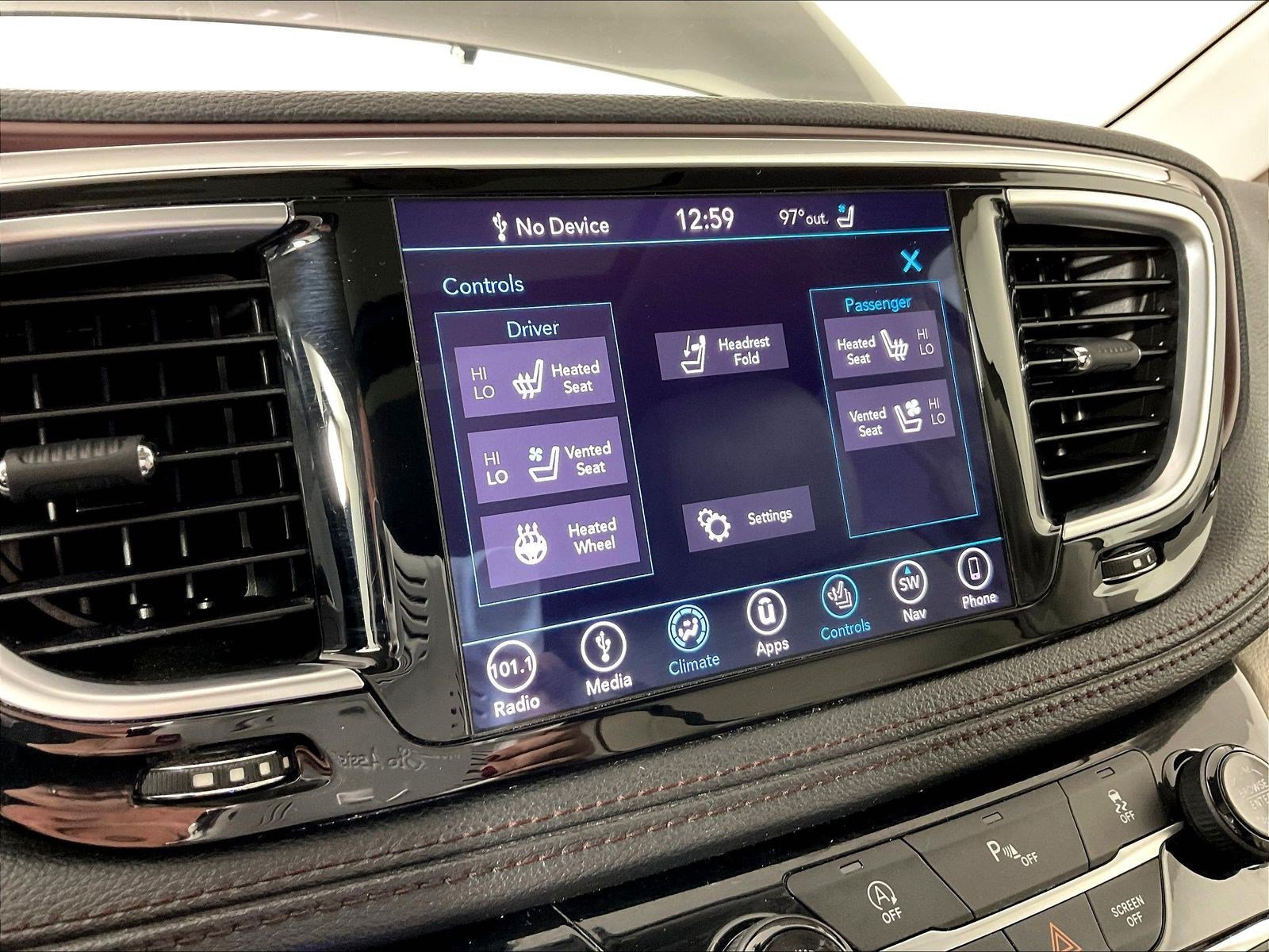 Used 2018 Chrysler Pacifica Limited FWD image 37