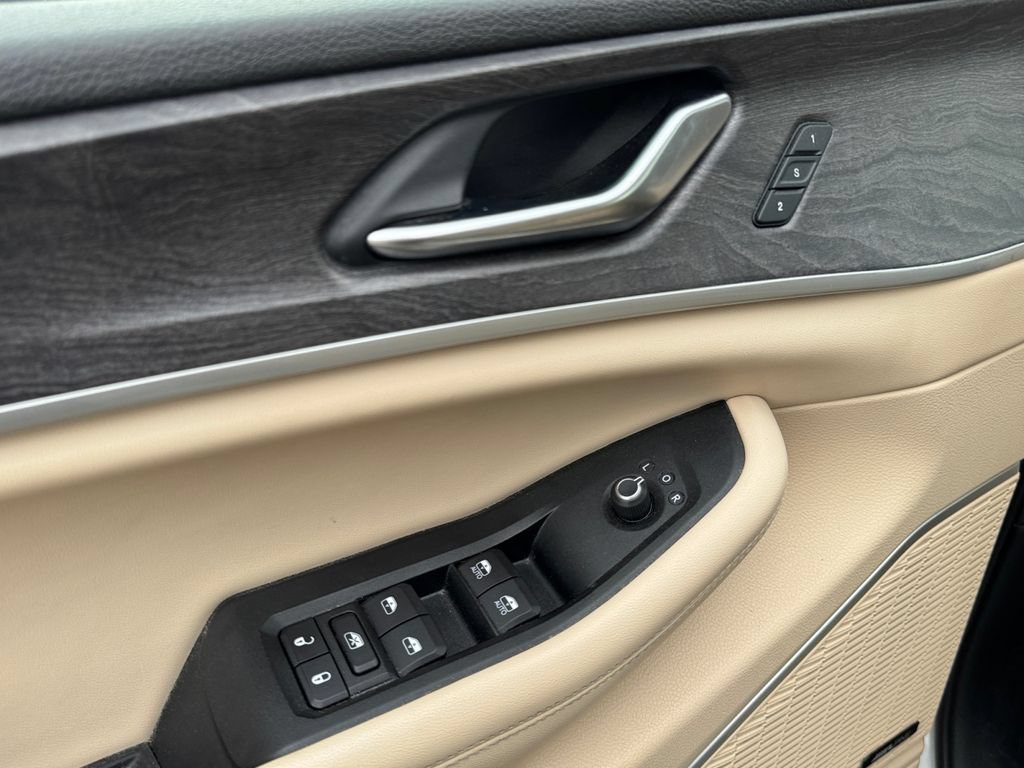 Used 2022 Jeep Grand Cherokee L Limited w/ Luxury Tech Group II AWD/4WD image 17
