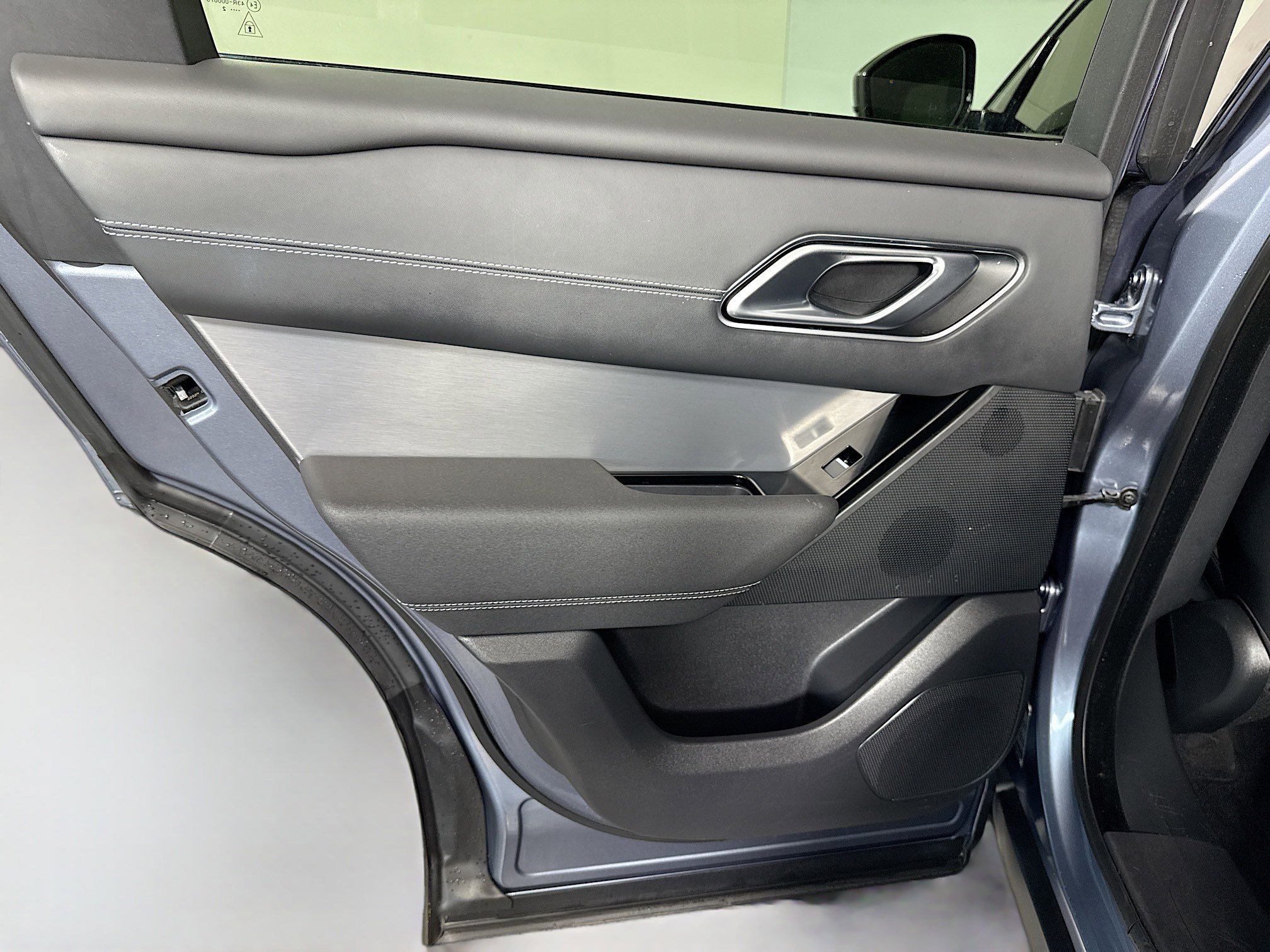 Used 2023 Land Rover Range Rover Velar R-Dynamic S image 26