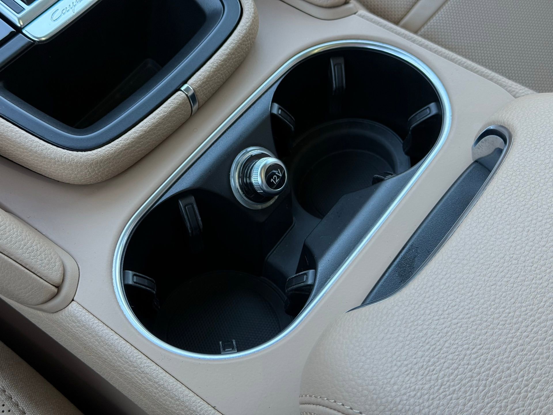 Used 2022 Porsche Cayenne Platinum Edition image 23