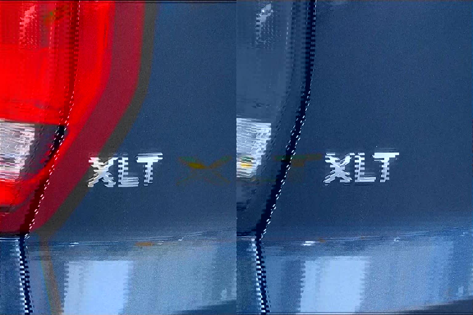 Used 2016 Ford Explorer XLT w/ Equipment Group 202A image 29