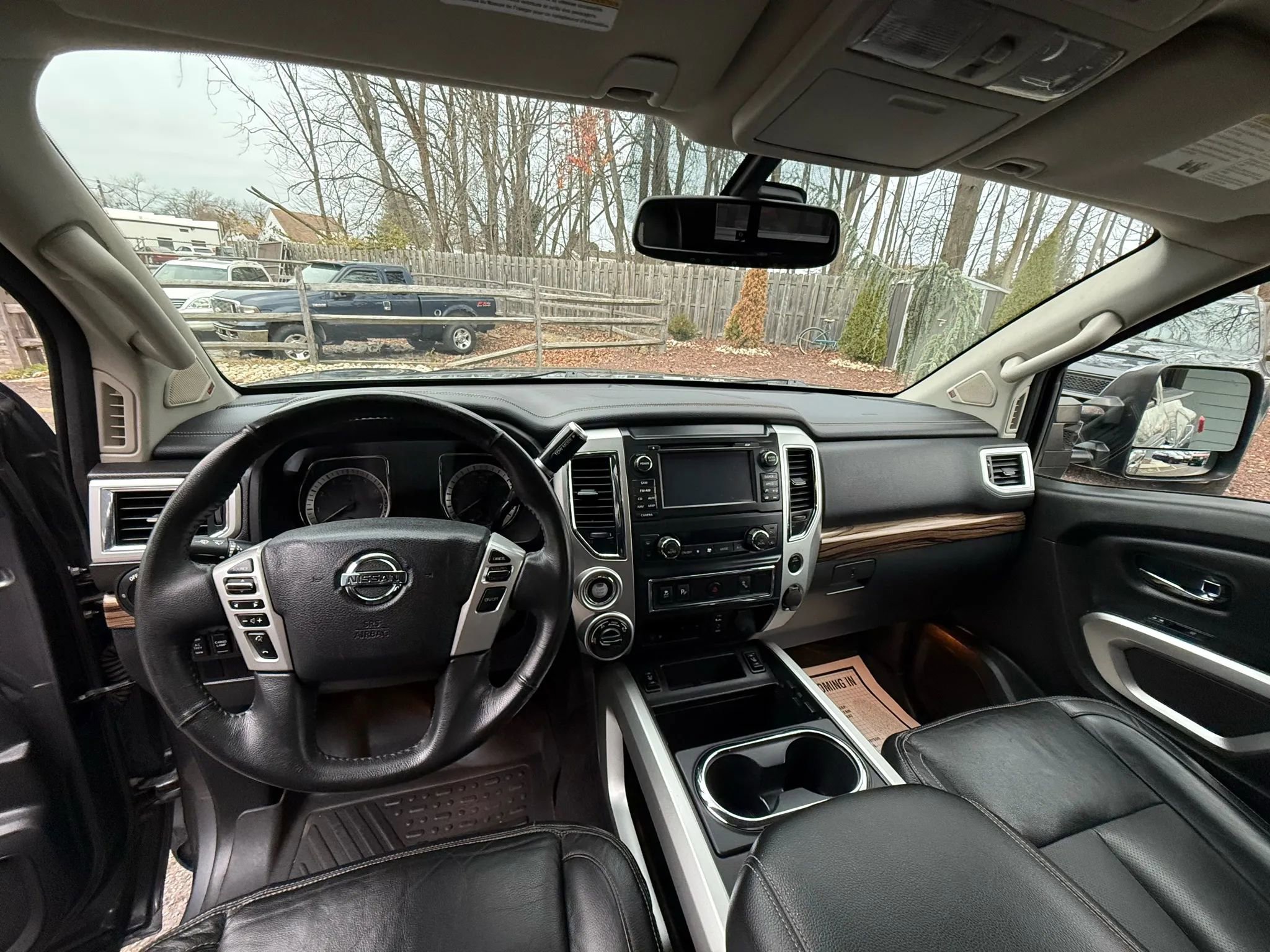Used 2017 Nissan Titan SL image 15