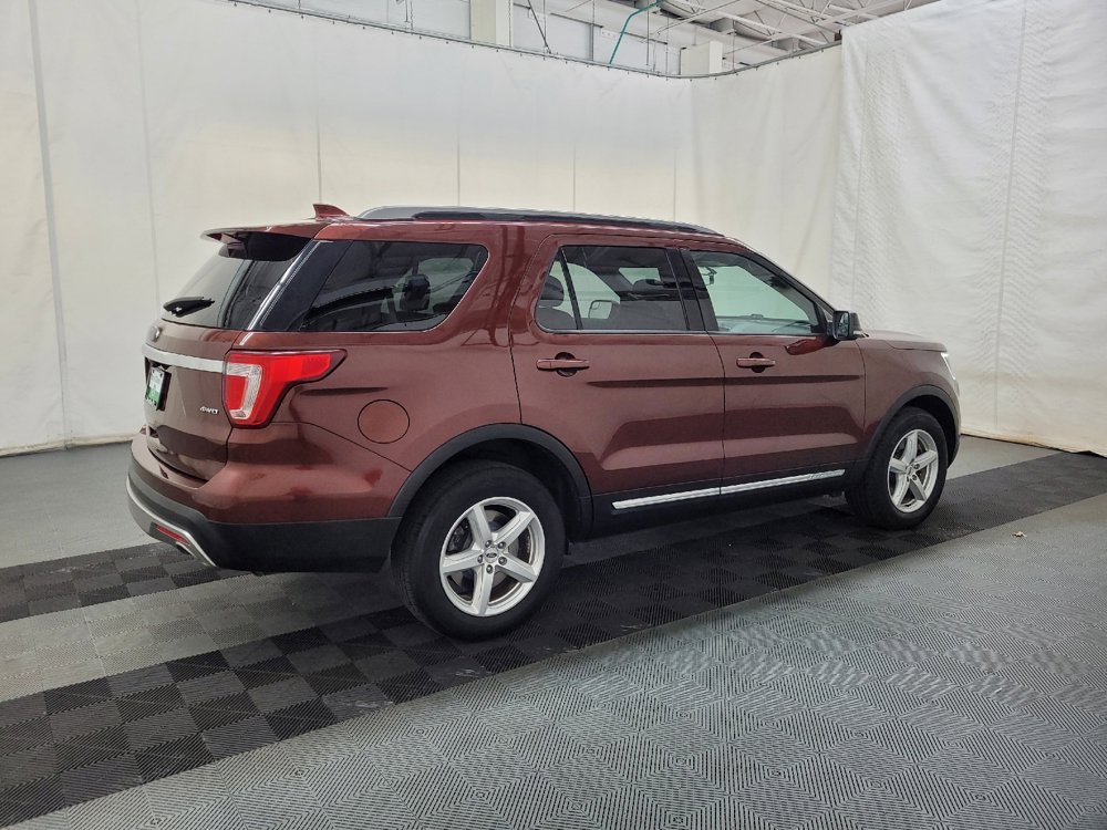 Used 2016 Ford Explorer XLT w/ Equipment Group 202A AWD/4WD image 10