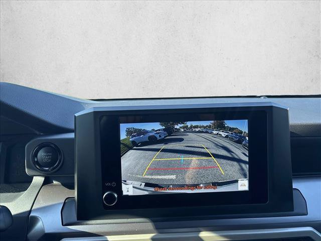 Certified 2025 Toyota Tacoma SR5 AWD/4WD image 15