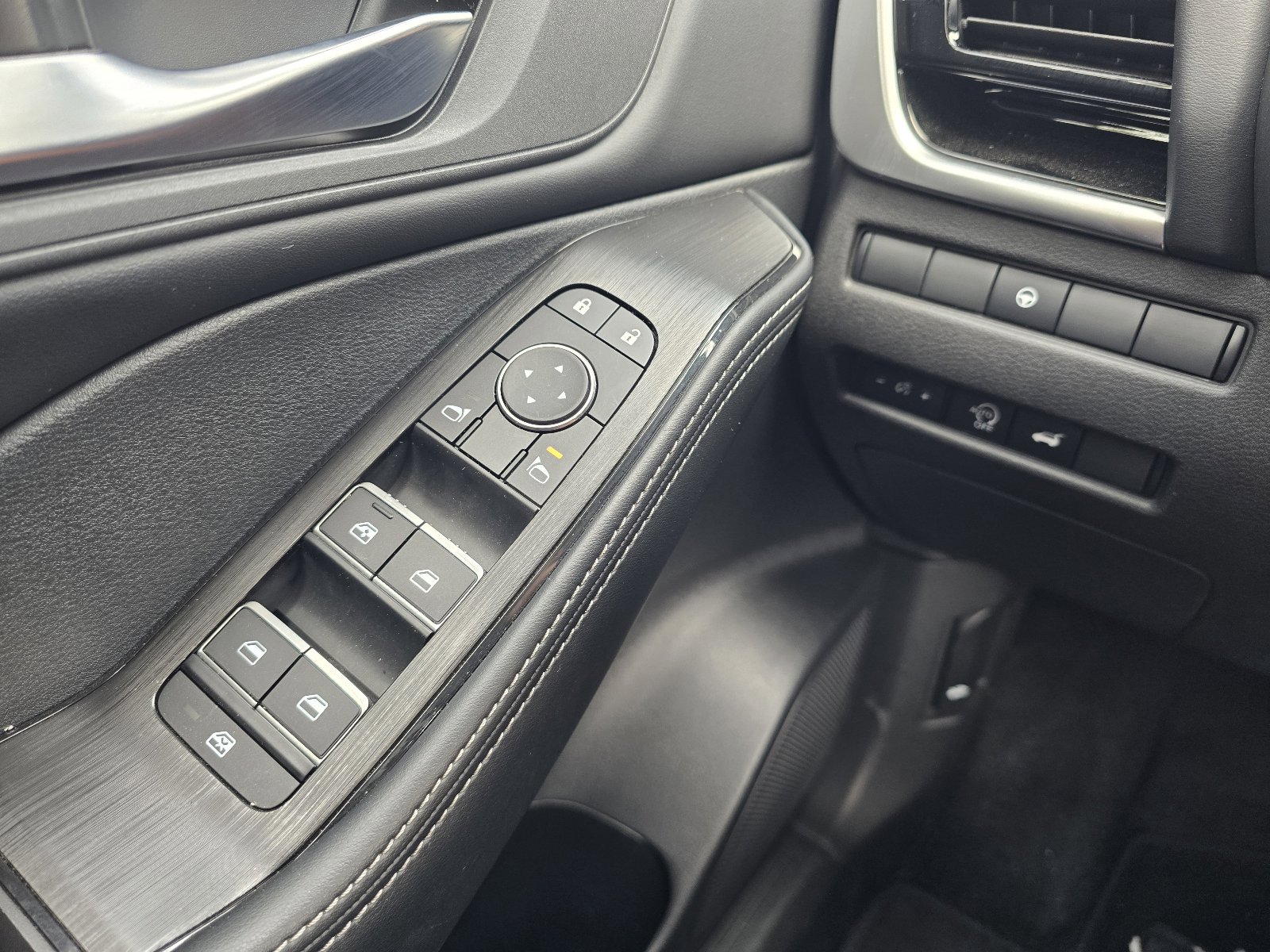 Certified 2025 Nissan Rogue SL AWD/4WD image 22