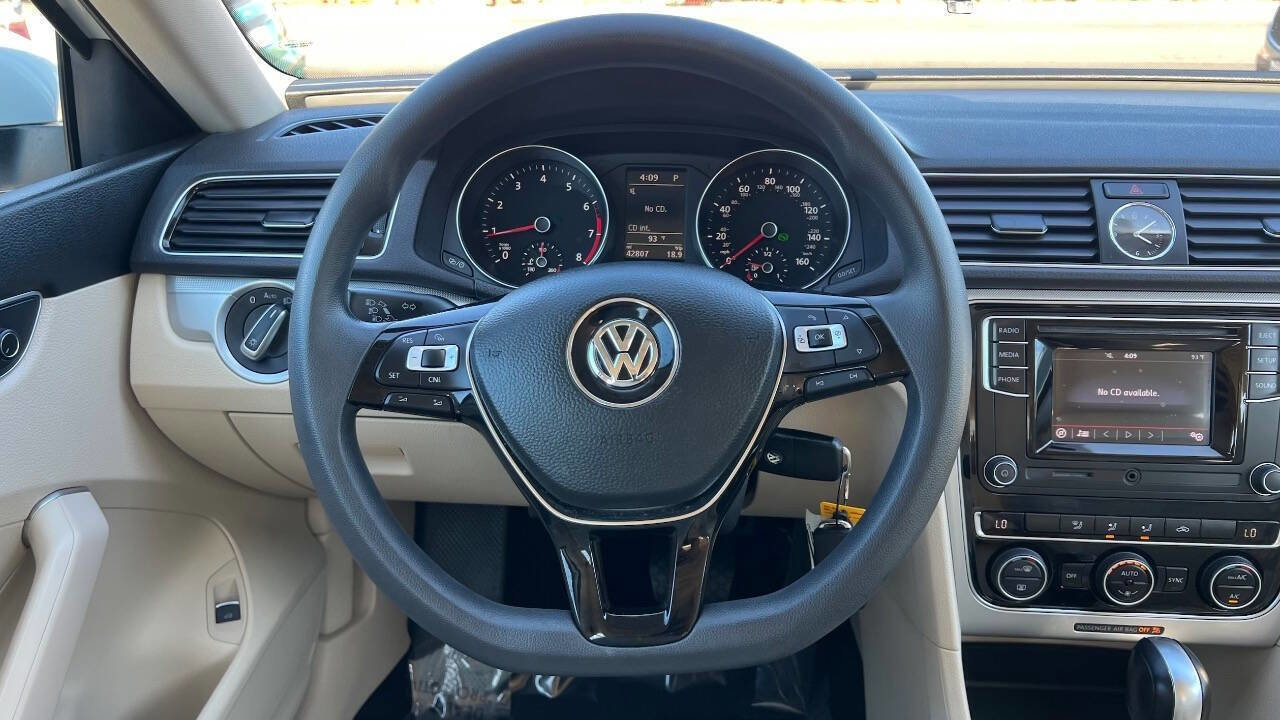 Used 2017 Volkswagen Passat 1.8T S image 10
