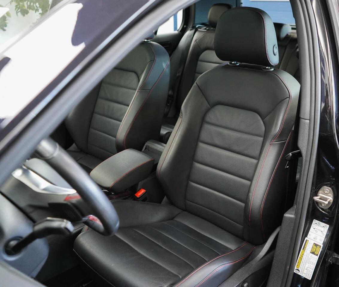 Used 2017 Volkswagen GTI Autobahn FWD image 44