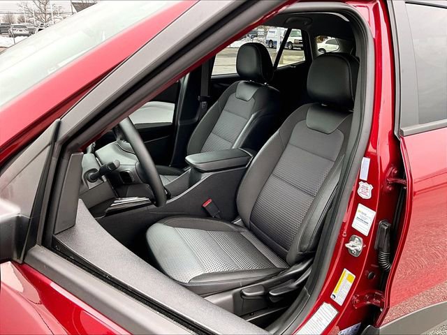 Used 2025 Chevrolet Trax LT w/ LT Convenience Package image 10