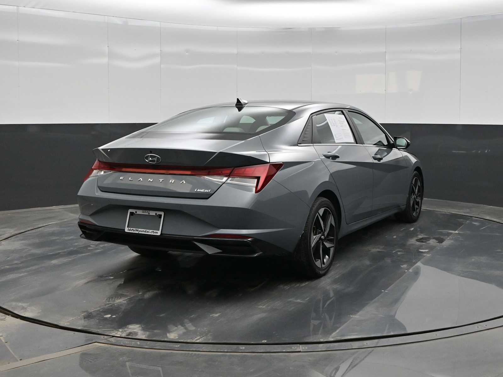 Used 2023 Hyundai Elantra Limited image 7