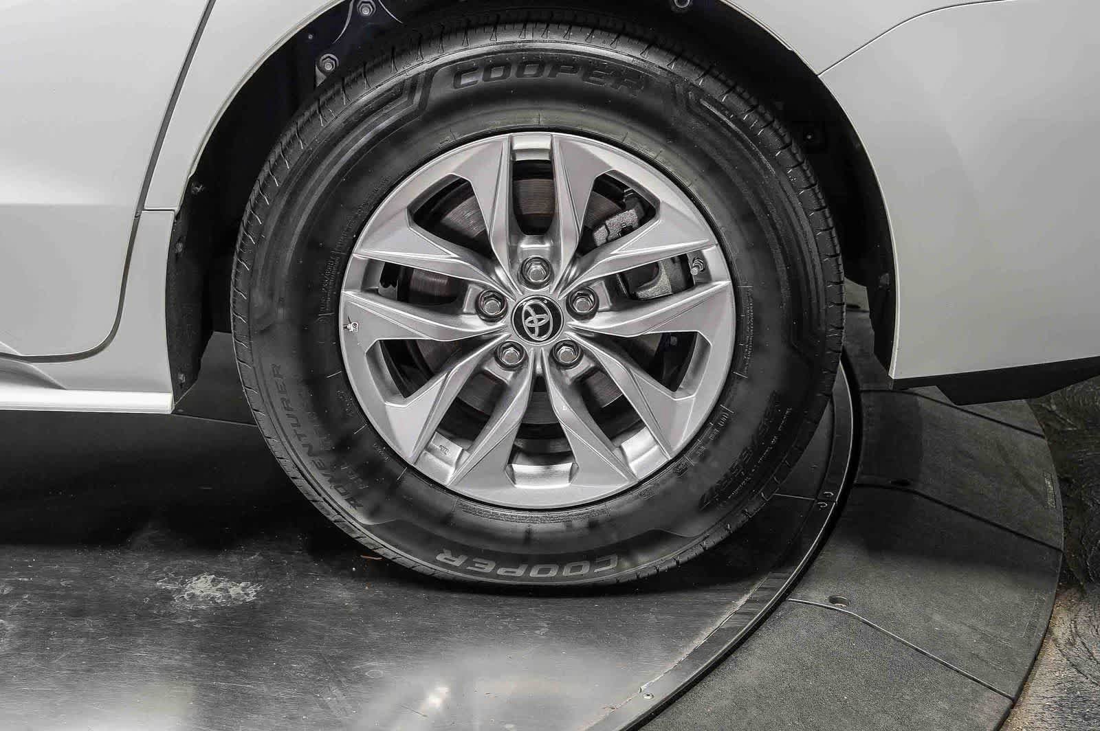 Certified 2024 Toyota Sienna XLE FWD image 11