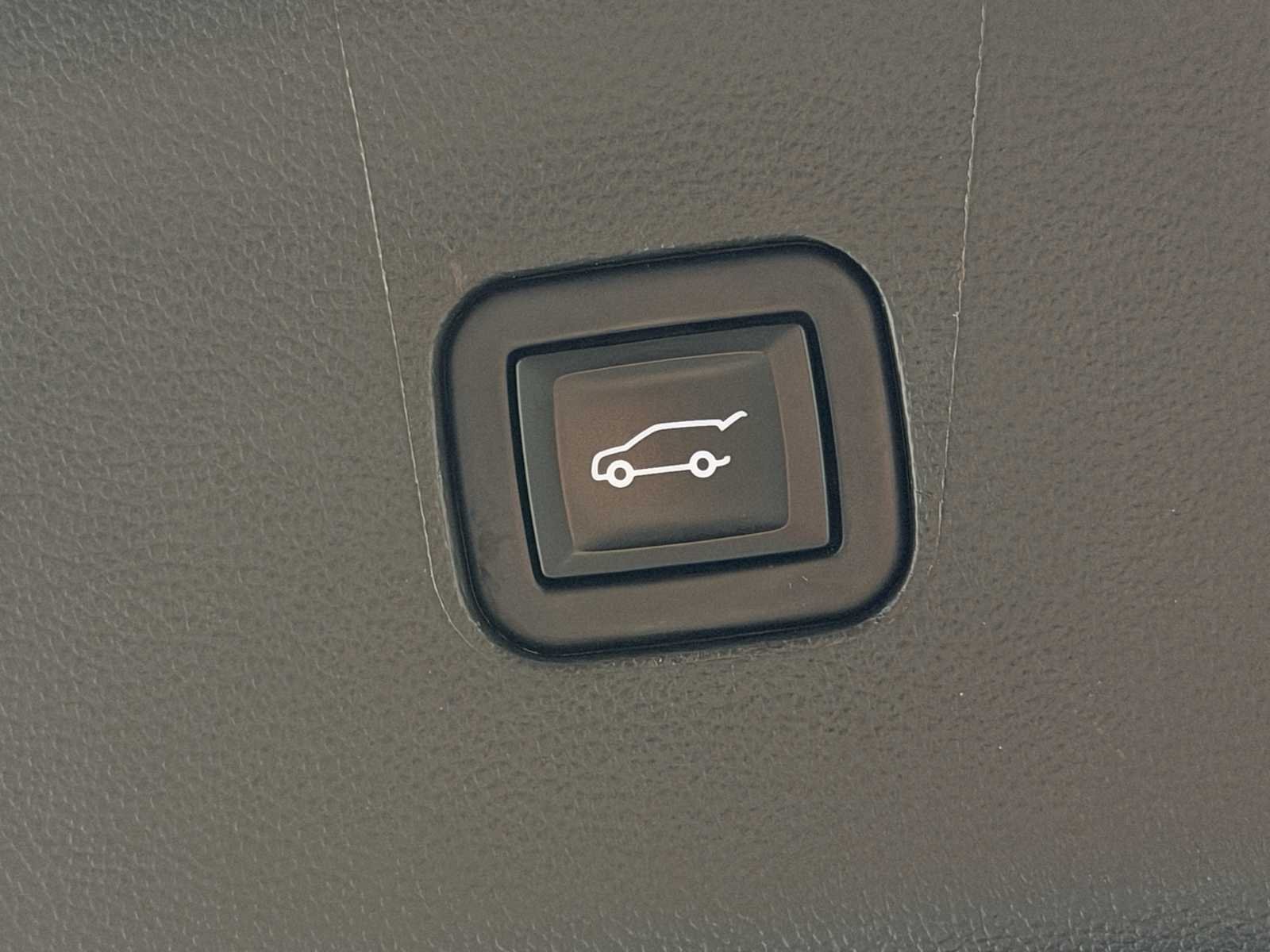 Used 2021 Buick Enclave Avenir w/ Avenir Technology Package FWD image 19