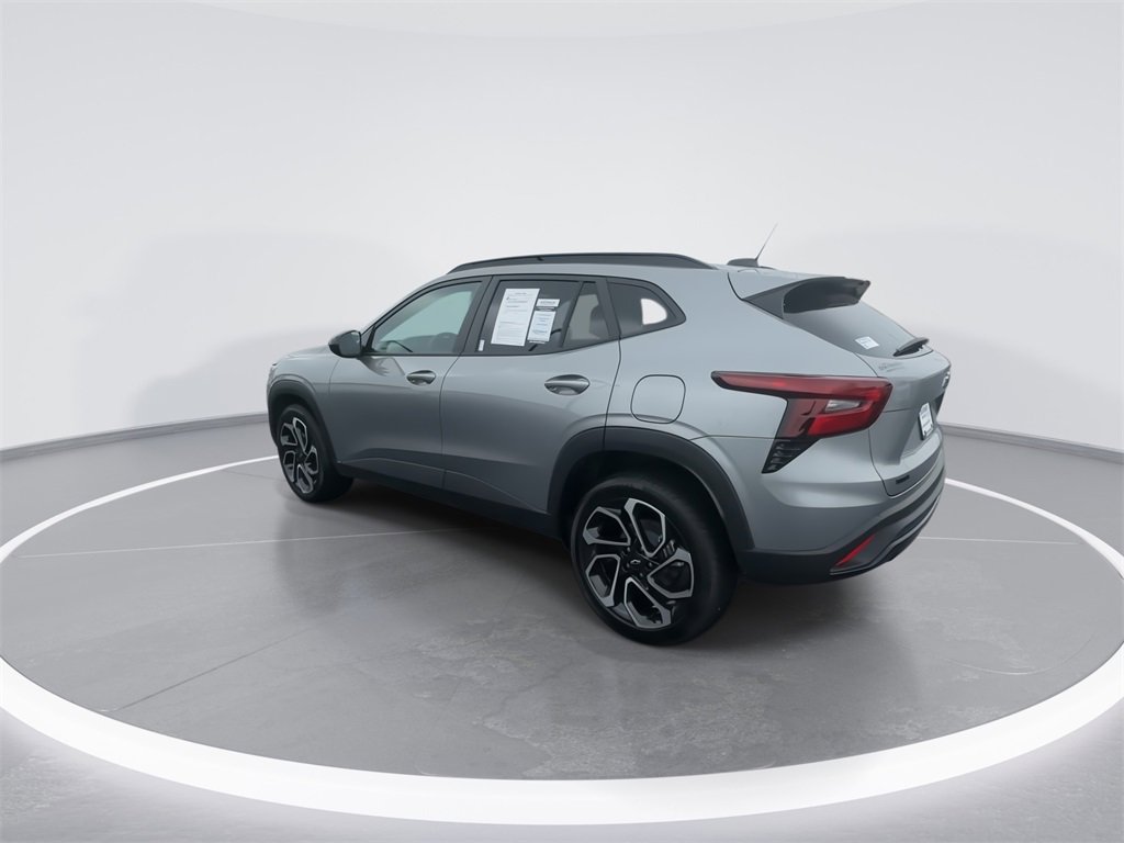 Used 2025 Chevrolet Trax RS w/ Sunroof Package image 6