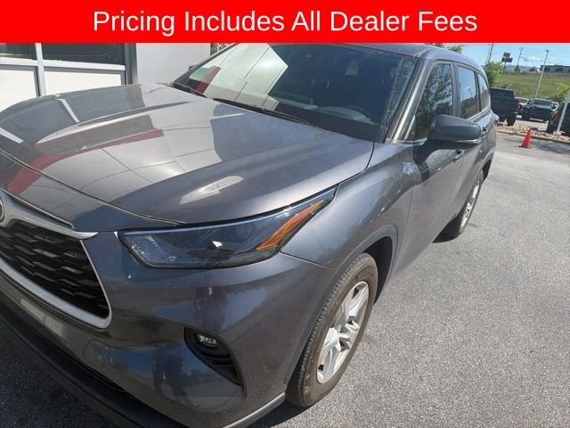 Used 2023 Toyota Highlander LE FWD image 1